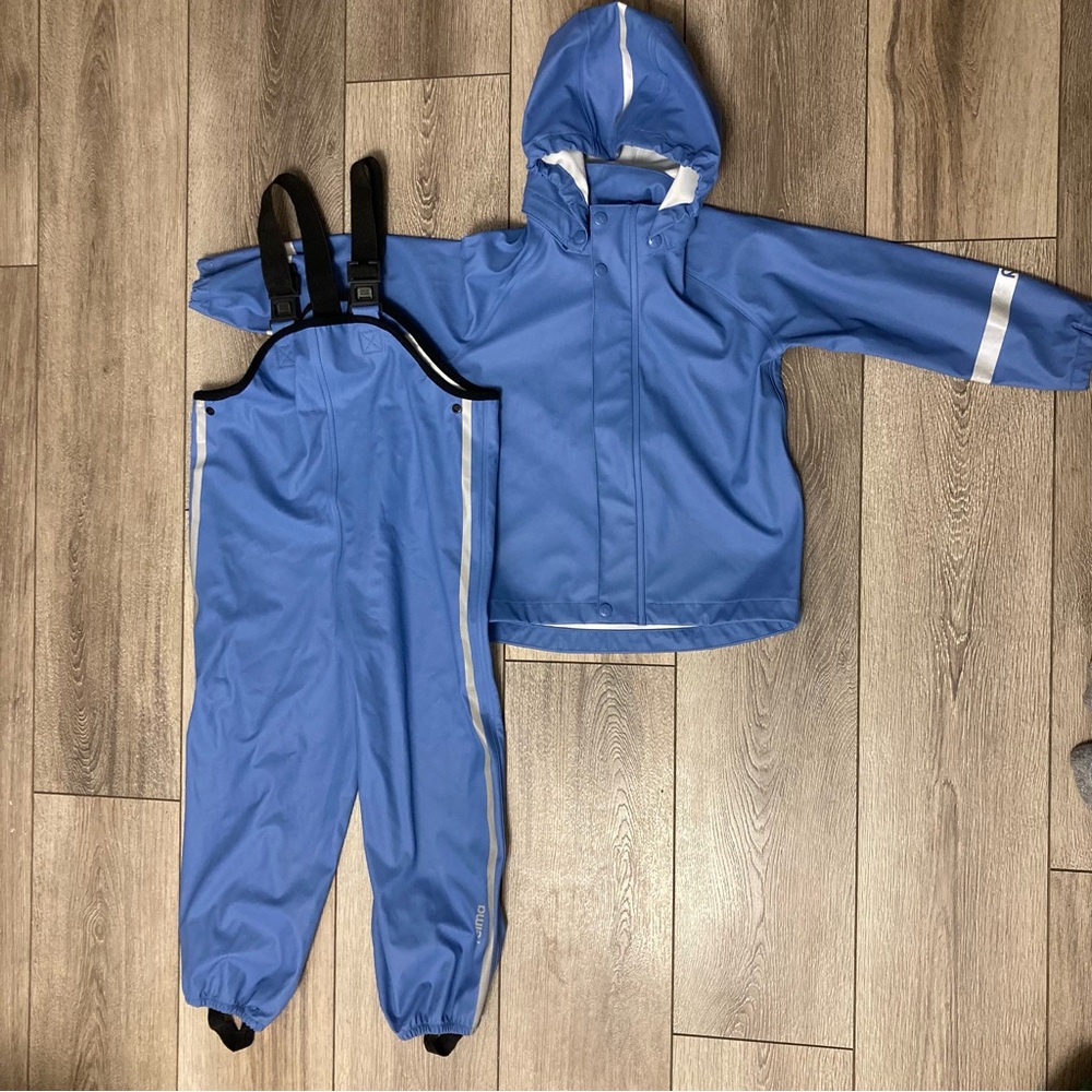 Reima rain suit jacket and pants, size 5